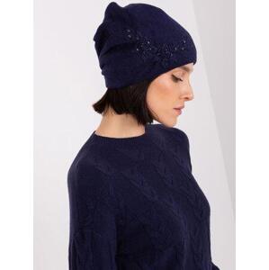 Fashionhunters Námořnická modrá pletená čepice s aplikací.Velikost: JEDNA VELIKOST