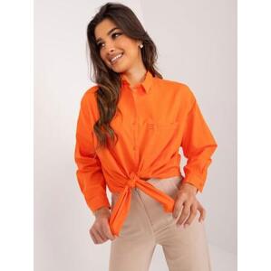 Fashionhunters Oranžová bavlněná dámská košile s kapsou Velikost: L